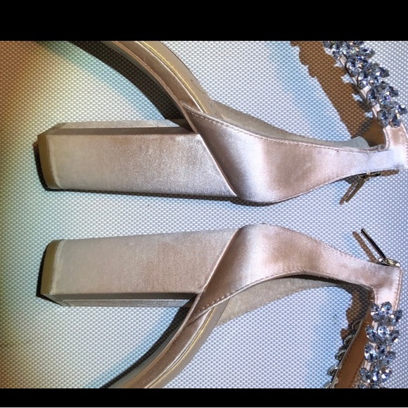 Heels Bradgley Mischka JEWEL sz 10 Ankle Strap Evening Heels Chunky Satin - Picture 3 of 6
